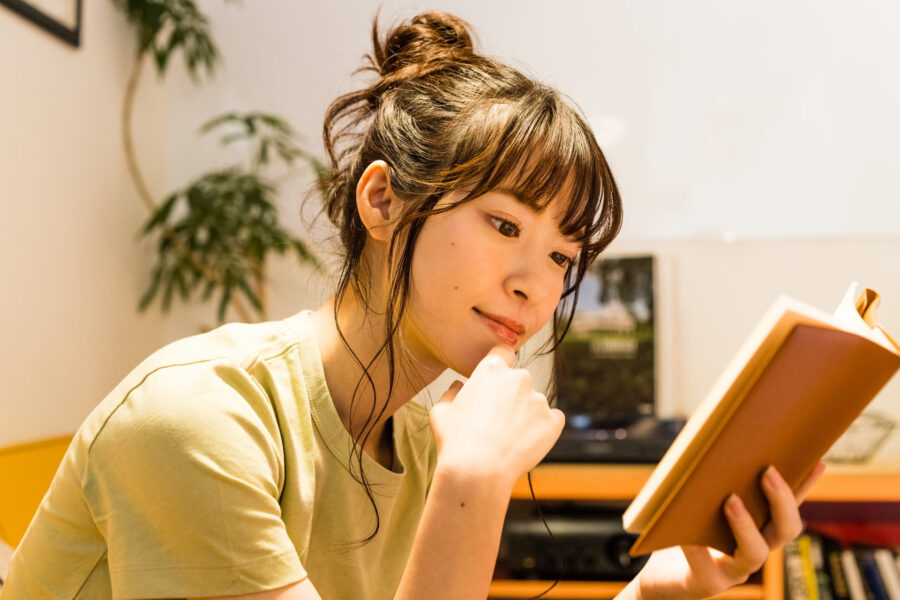 夜の読書習慣で自己成長！おすすめジャンルと継続術